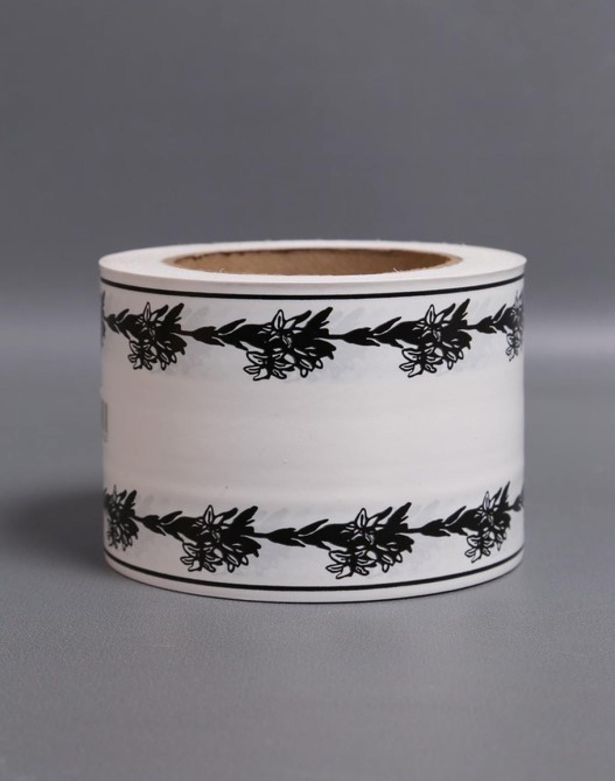 Лента простая (8см*50м) С лилиями по краям P801 БЕЛЫЙ