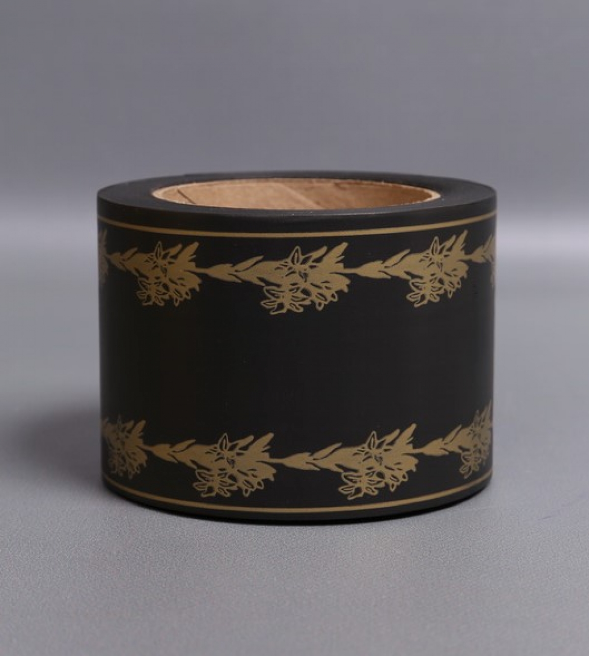 Лента простая (8см*50ярд) С лилиями по краям P833 ЧЕРНЫЙ