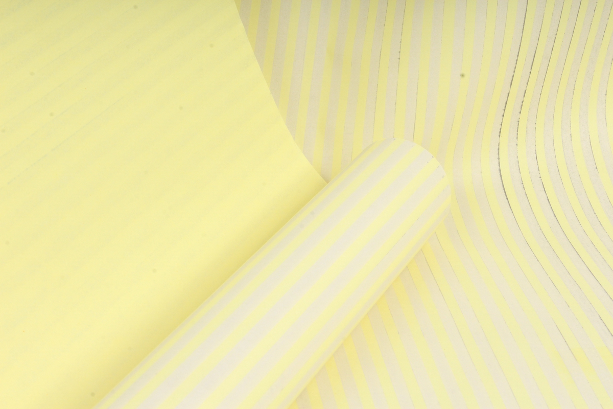 Бумага цветной Крафт (Б) "Полоска малая" Белый на желтом 60гр/кв.м (60см*10м)