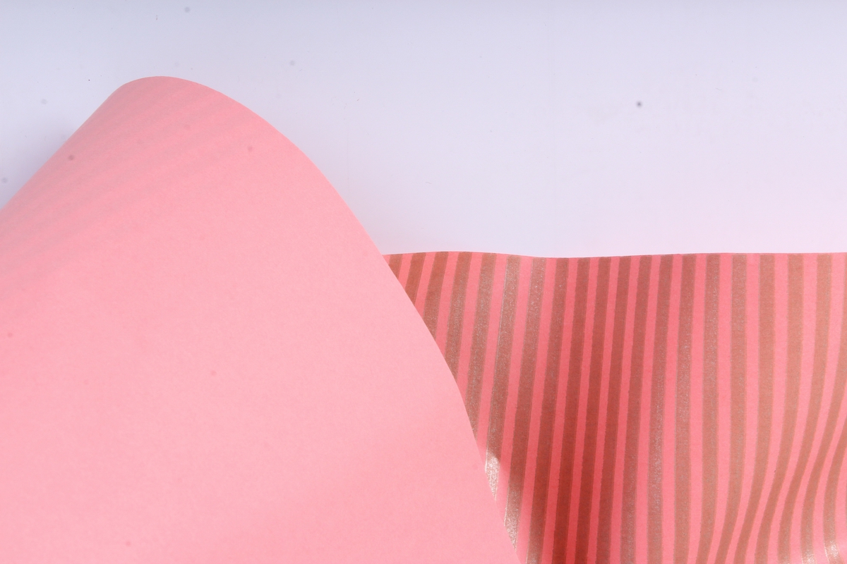 Бумага цветной Крафт (Б) "Полоска малая" Бронза на розовом 60гр/кв.м (60см*10м)