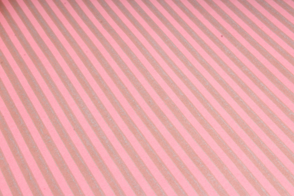 Бумага цветной Крафт (Б) "Полоска малая" Бронза на розовом 60гр/кв.м (60см*10м)