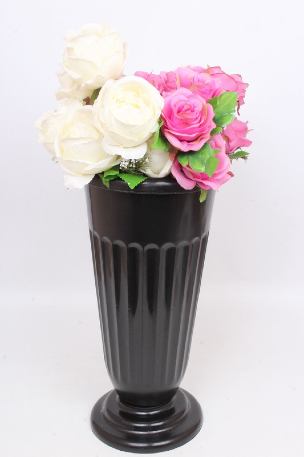 Ваза пластиковая для цветов черная купить. Пластиковые вазы для цветов. Ваза пластиковая для цветов. Ваза пластмассовая для цветов. Ваза для цветов пластиковая напольная.