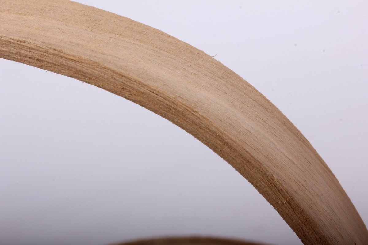 Корзина плетеная (секвойя) 23x15 h=12,5/25.5cm