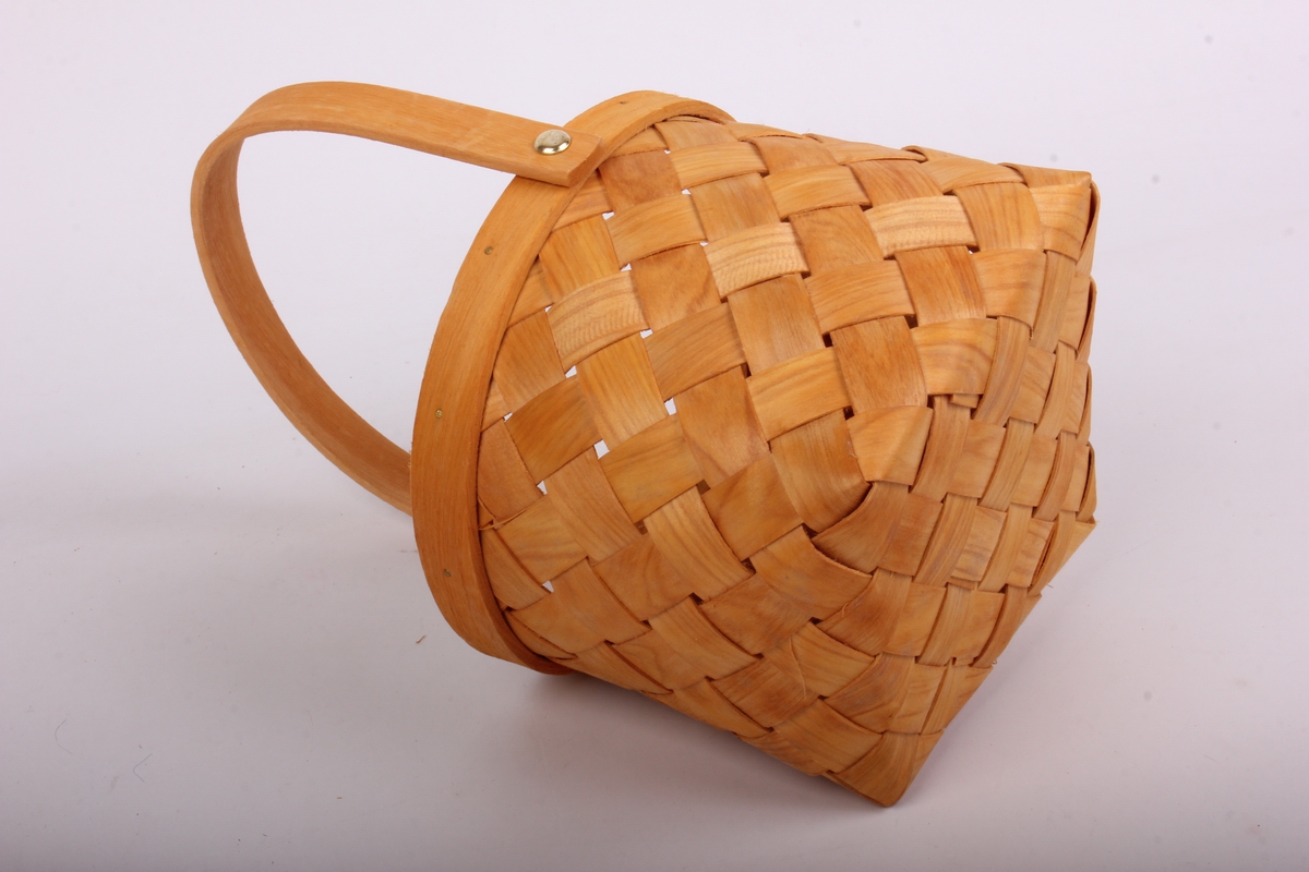 Корзина плетеная (секвойя) d=17,5 h=13/27cm