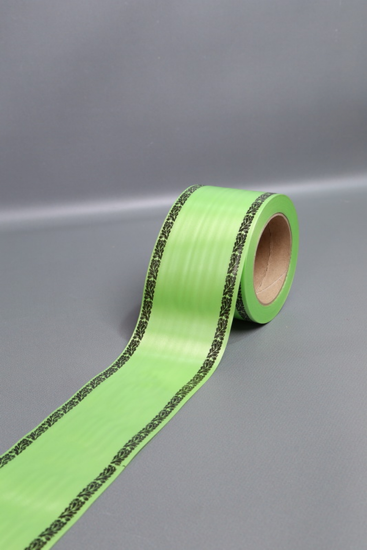 Лента простая (8см х 50м) С дубками по краям P830 САЛАТОВЫЙ