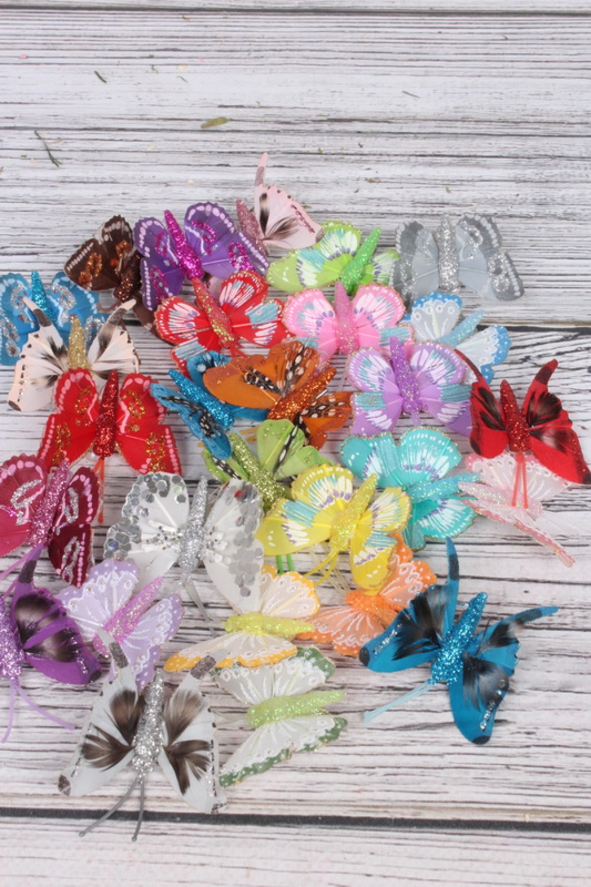 Декоративная искусственная флористическая - Бабочка 5см на прищепке (24 шт.) цвета в ассортименте