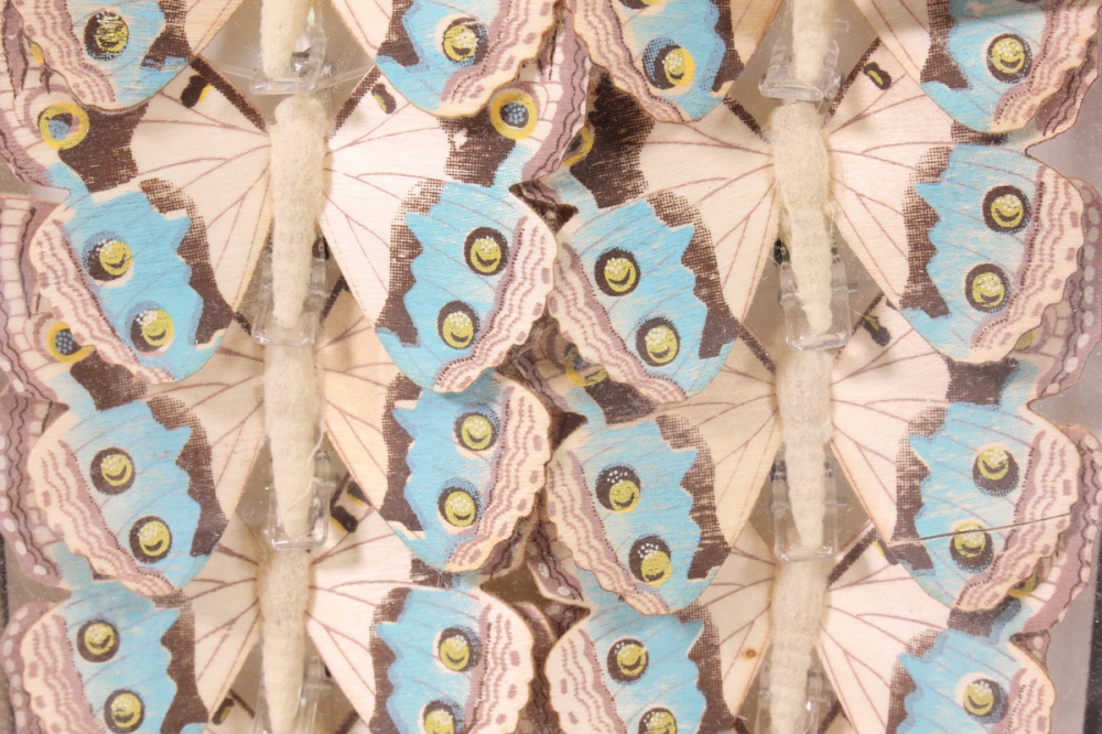 бабочки деревянные 8 см на прищепке (12 шт в уп) (в ассортименте)