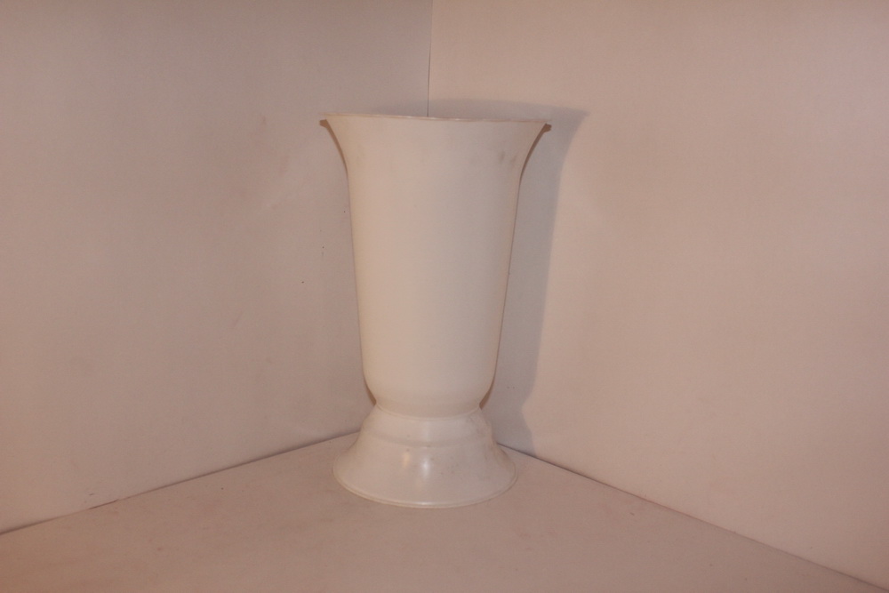 вазы пластиковые белая ваза малая h34 d21 945