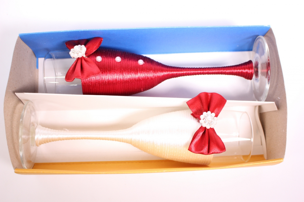 бокалы свадебные с декором "люкс" бант+шнурок красно/белые h=22см (2шт в уп)