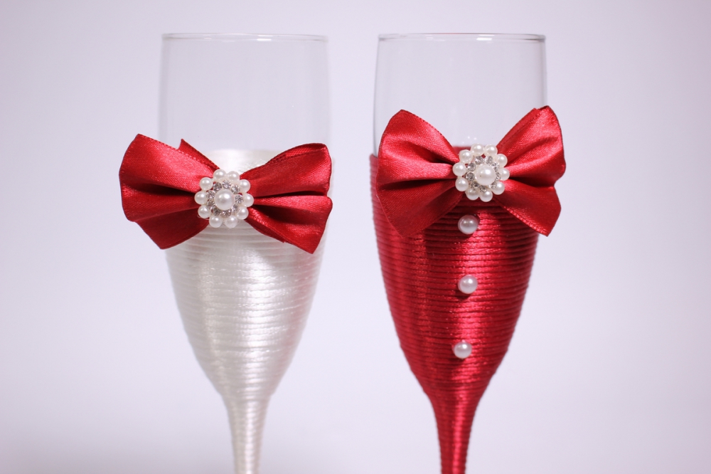 бокалы свадебные с декором "люкс" бант+шнурок красно/белые h=22см (2шт в уп)