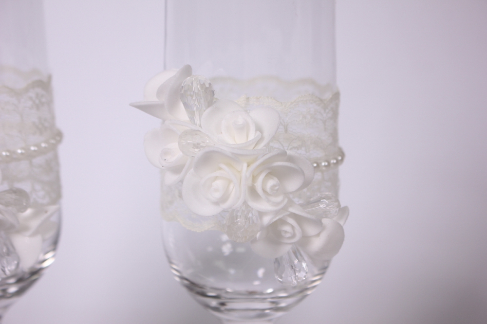 бокалы свадебные &quot;с розами и стразами прозрачными&quot; - белые (2шт в наб) (1)