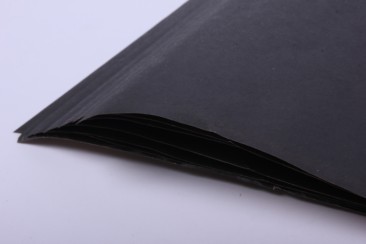 бумага  крафт однотонный черный   0,7*1м в лист. (10 лист.)  78г/м2  м
