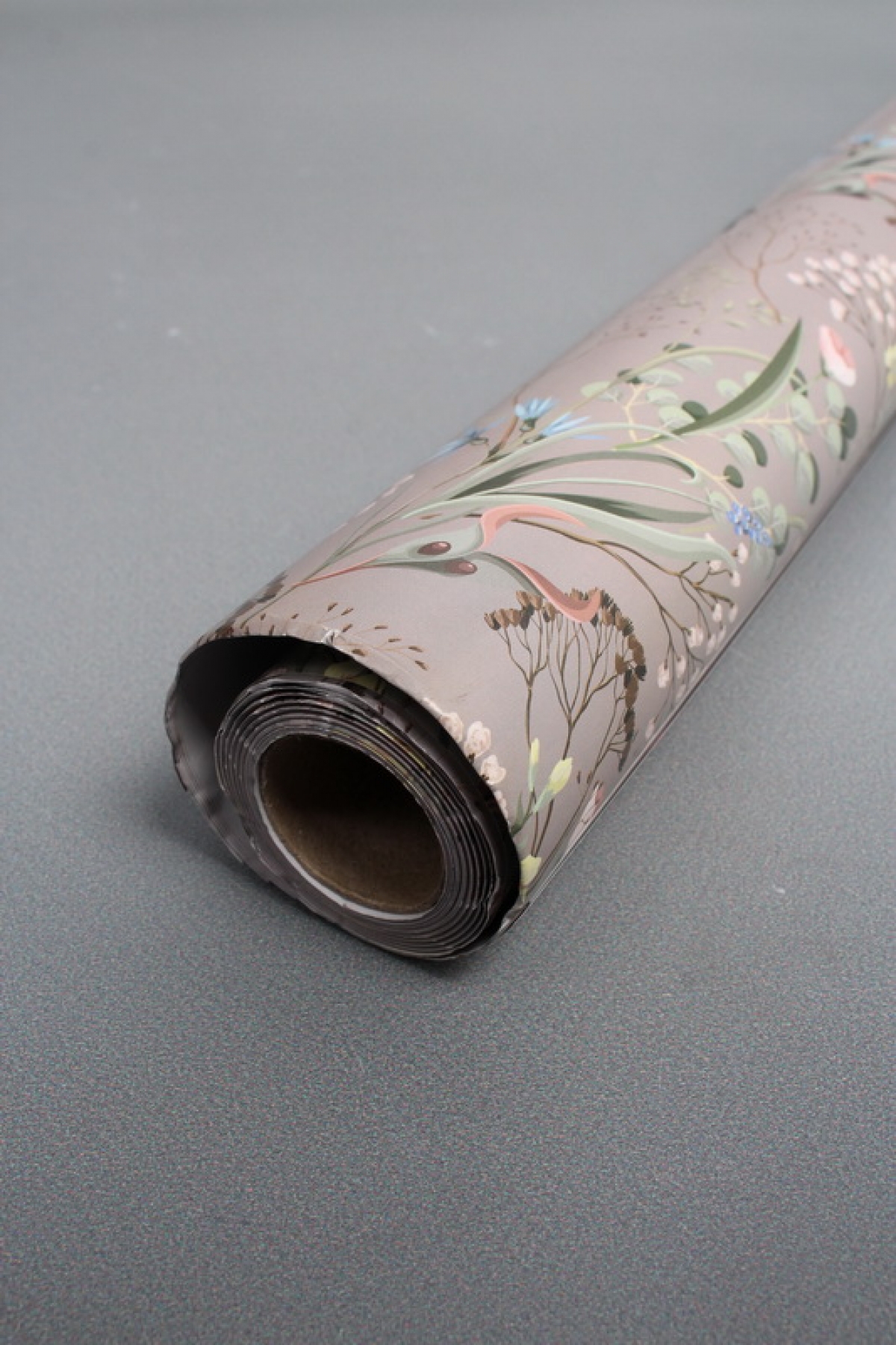 Бумага упаковочная "Цветы" 80г/м2, 70х100см, 10 листов/рулон  5870М