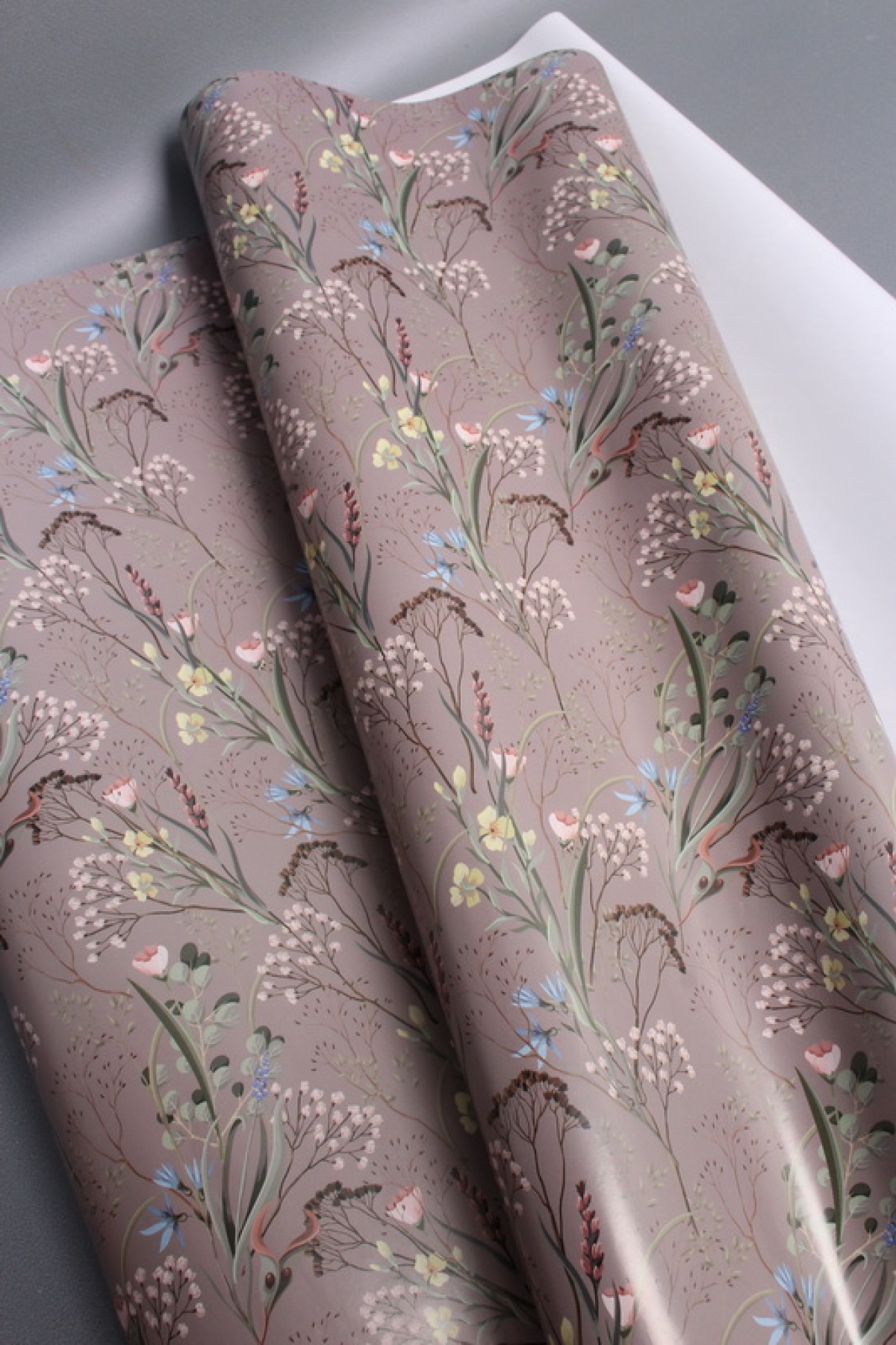 Бумага упаковочная "Цветы" 80г/м2, 70х100см, 10 листов/рулон  5870М