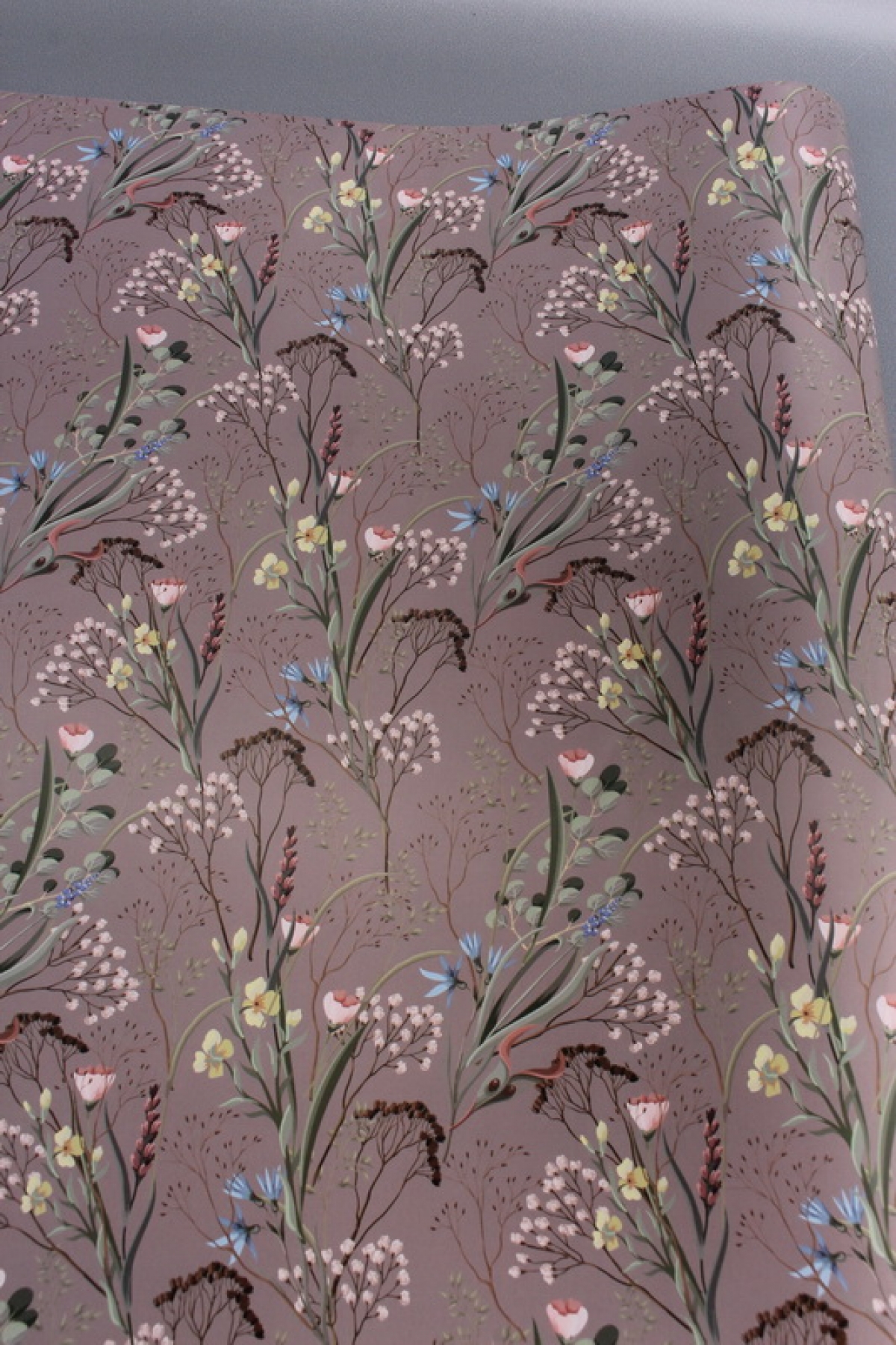 Бумага упаковочная "Цветы" 80г/м2, 70х100см, 10 листов/рулон  5870М