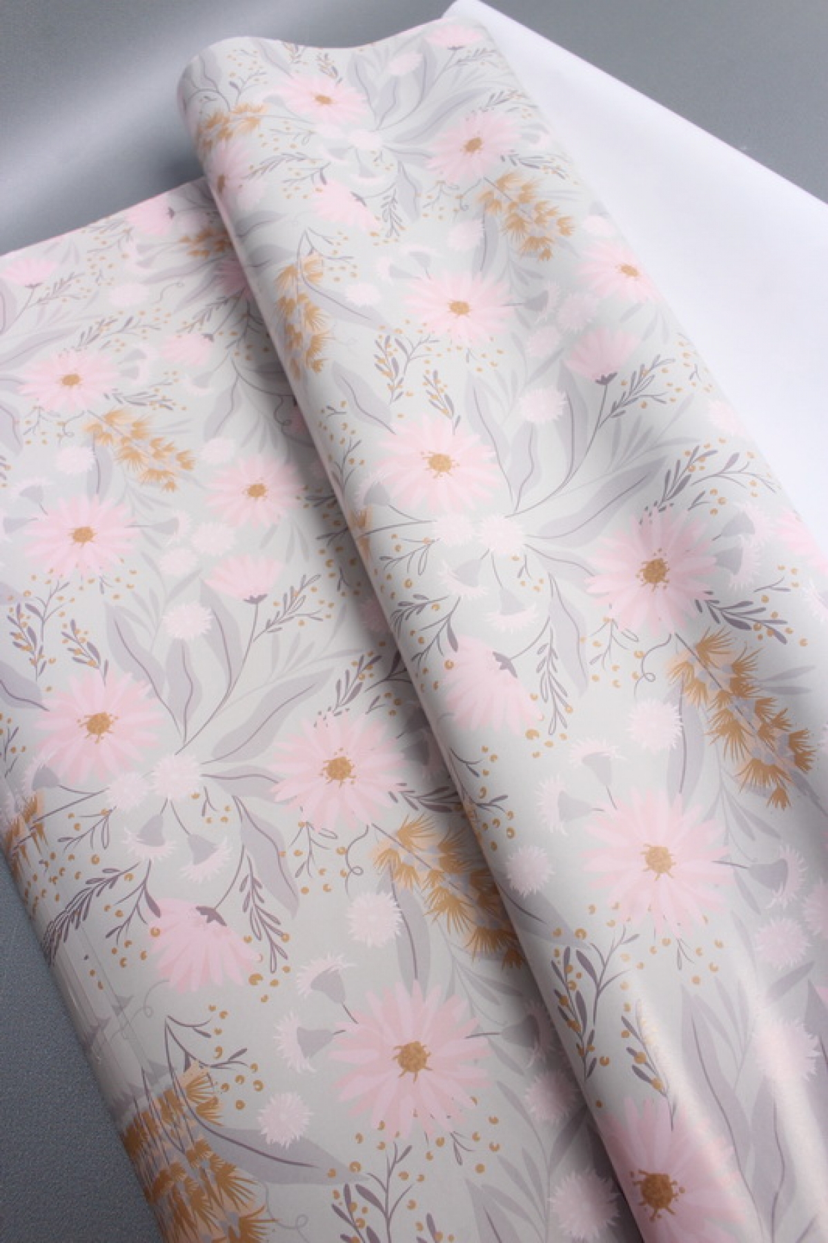 Бумага упаковочная "Розовые цветы" 80г/м2, 70х100см, 10 листов/рулон 5924М