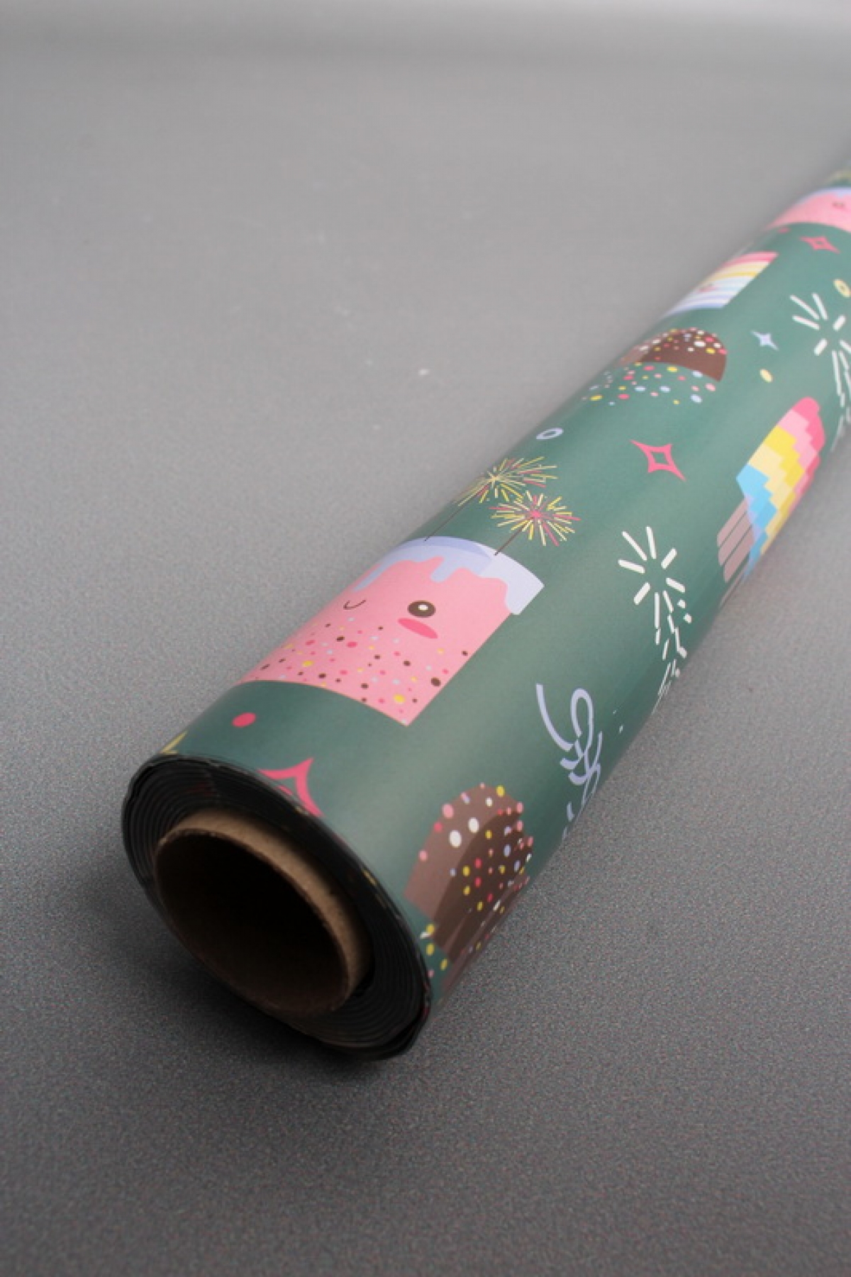 Бумага упаковочная "С Днем Рождения!" 80г/м2, 70х100см, 10 листов/рулон  5931М