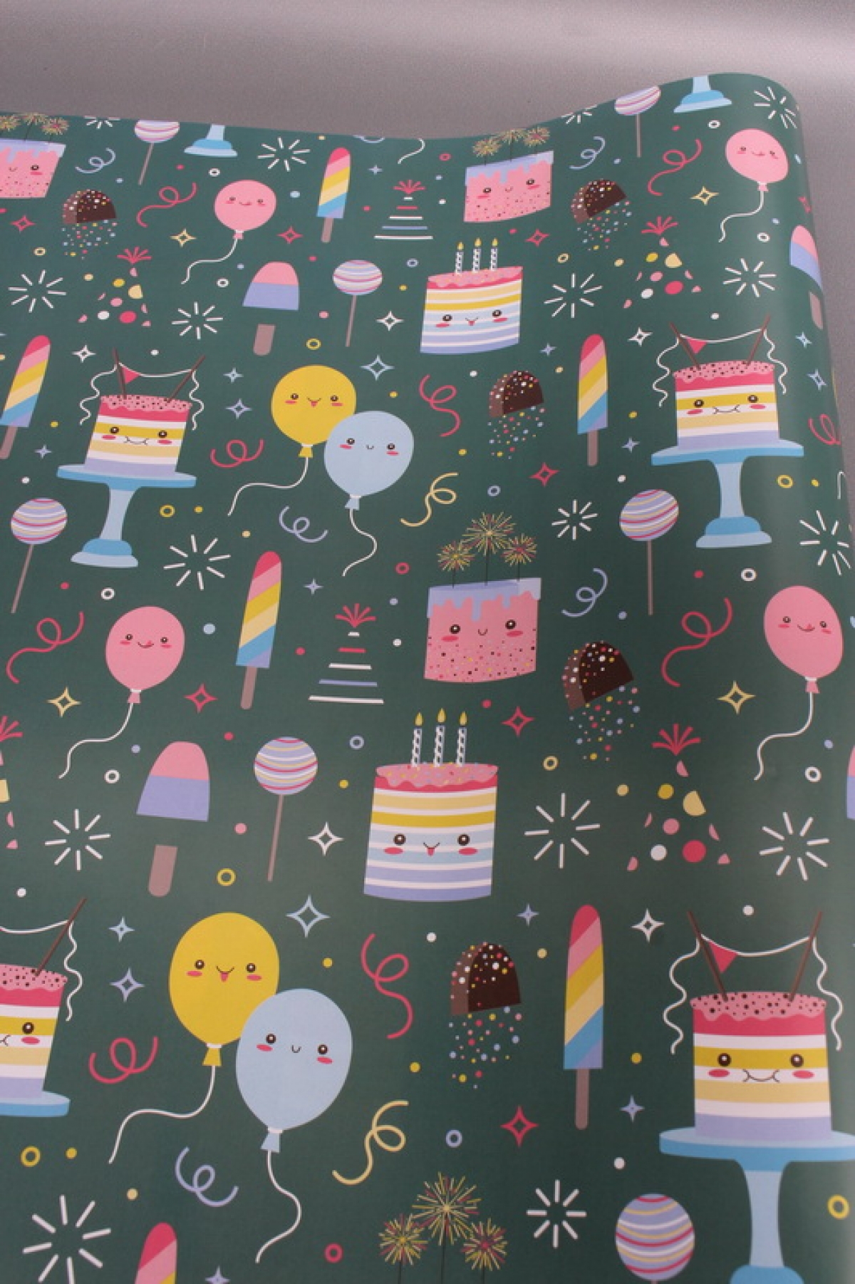 Бумага упаковочная "С Днем Рождения!" 80г/м2, 70х100см, 10 листов/рулон  5931М