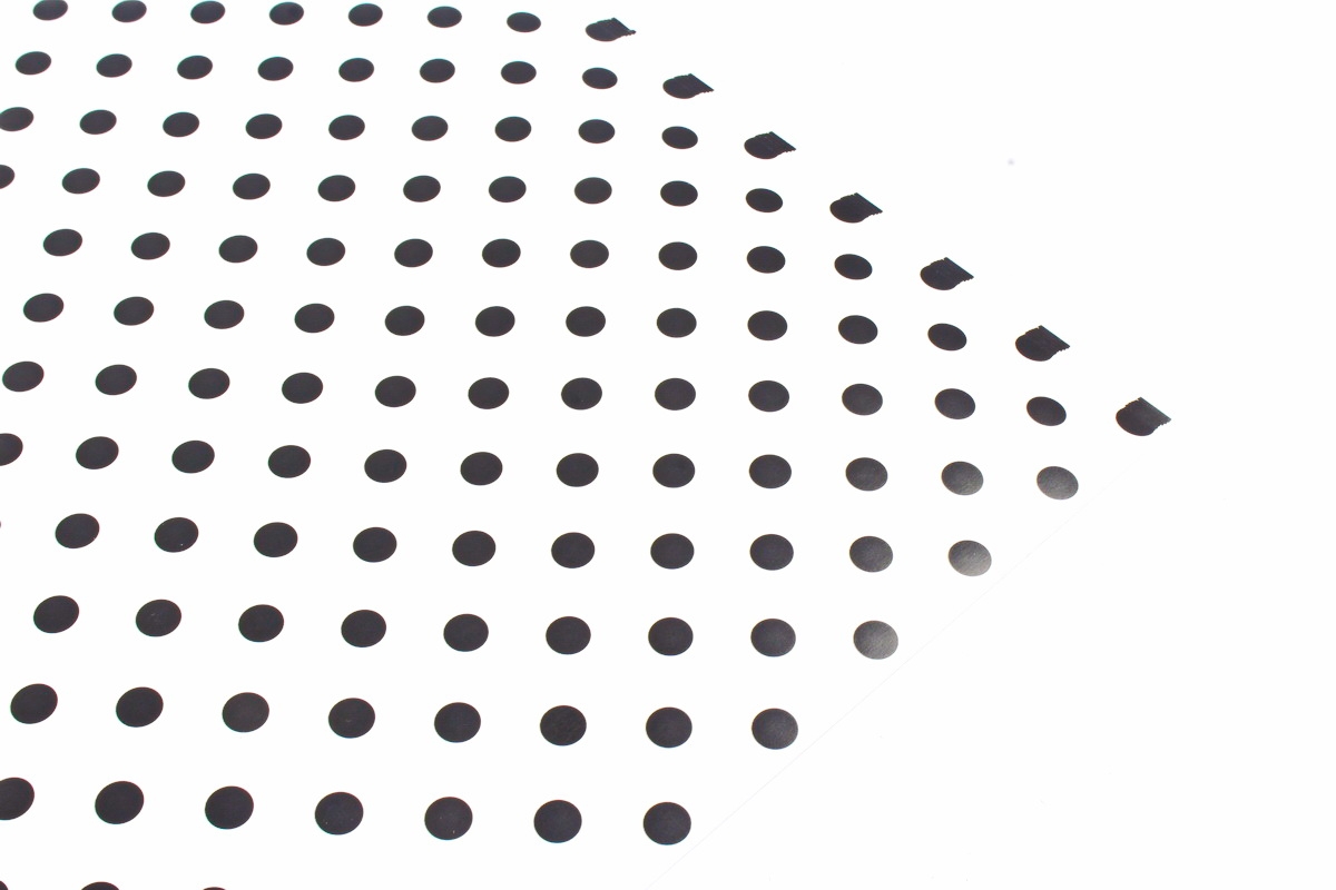 Бумага  ГЛЯНЕЦ 100/001-05 Горошек чёрно-белый  68*98см (10 лист.)