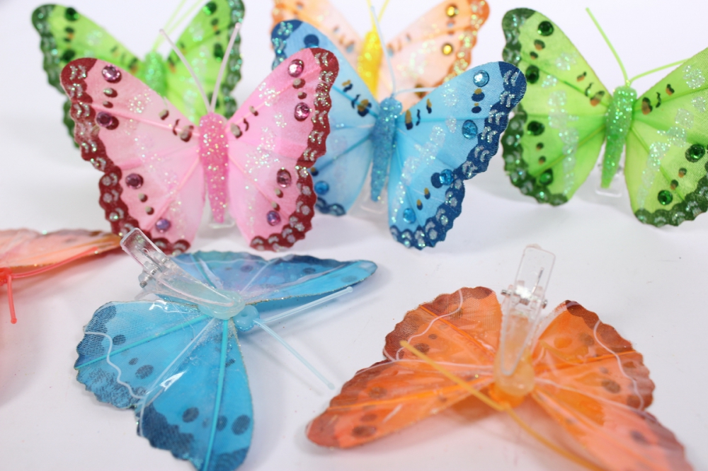 Озон купить бабочку. Декоративные бабочки. Бабочки на прищепке. Бабочки пластиковые для декора. Бабочки на прищепках.