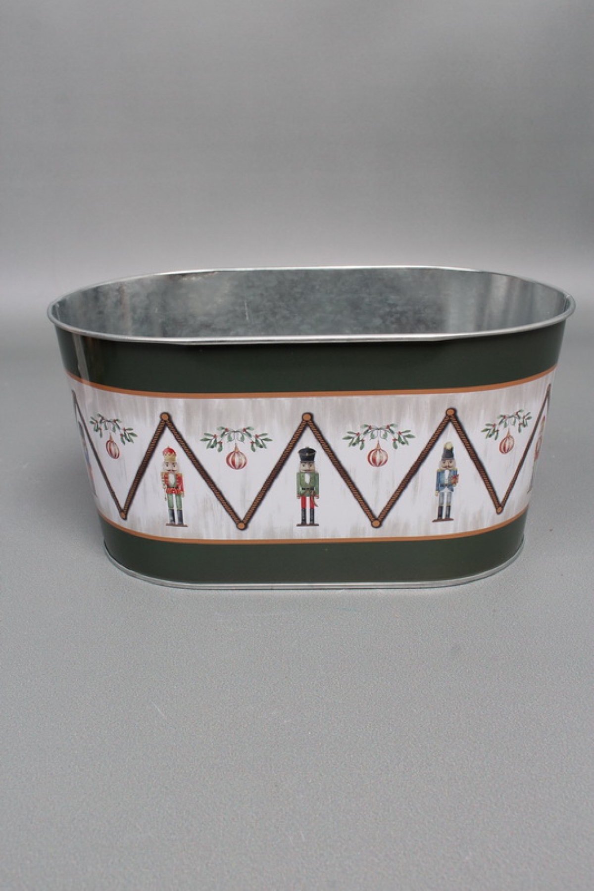 Декоративное овальное кашпо "Щелкунчик" 22,5X13,7XH11,3 В20x11 см, металл  0998М