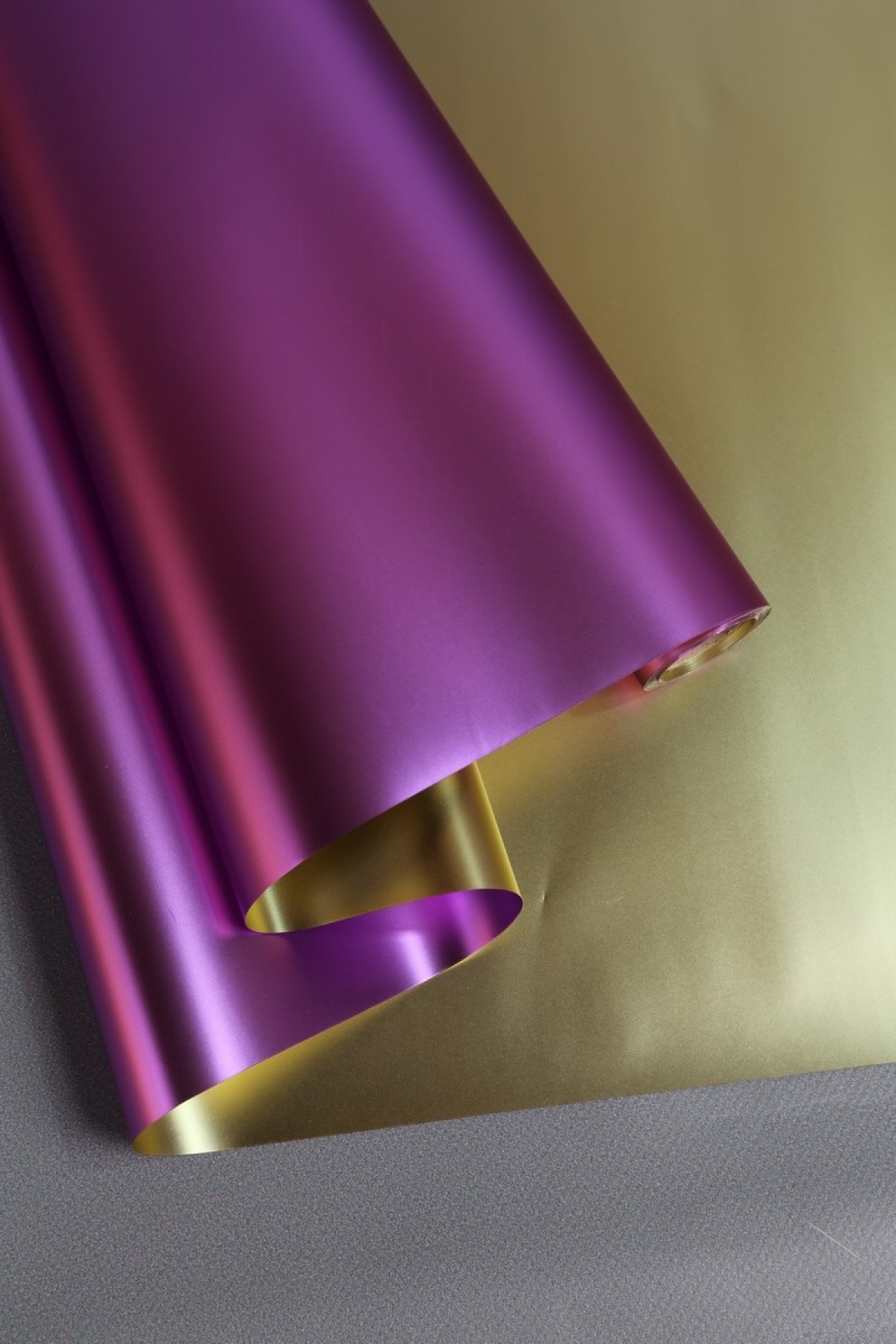 Флористич. пленка "Двухцветный металл", 53 мкр, 58 см х 10 м, золото / св-лиловый 3852М