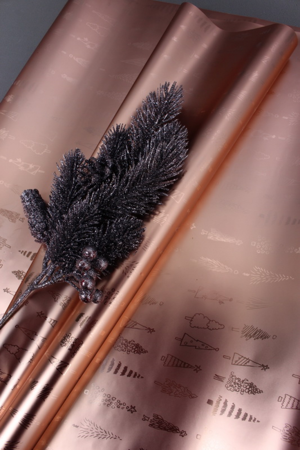 Флористическая пленка, металлическая Новогодняя, 40 мкр, 58 см х 10 м, розовое золото 3937М