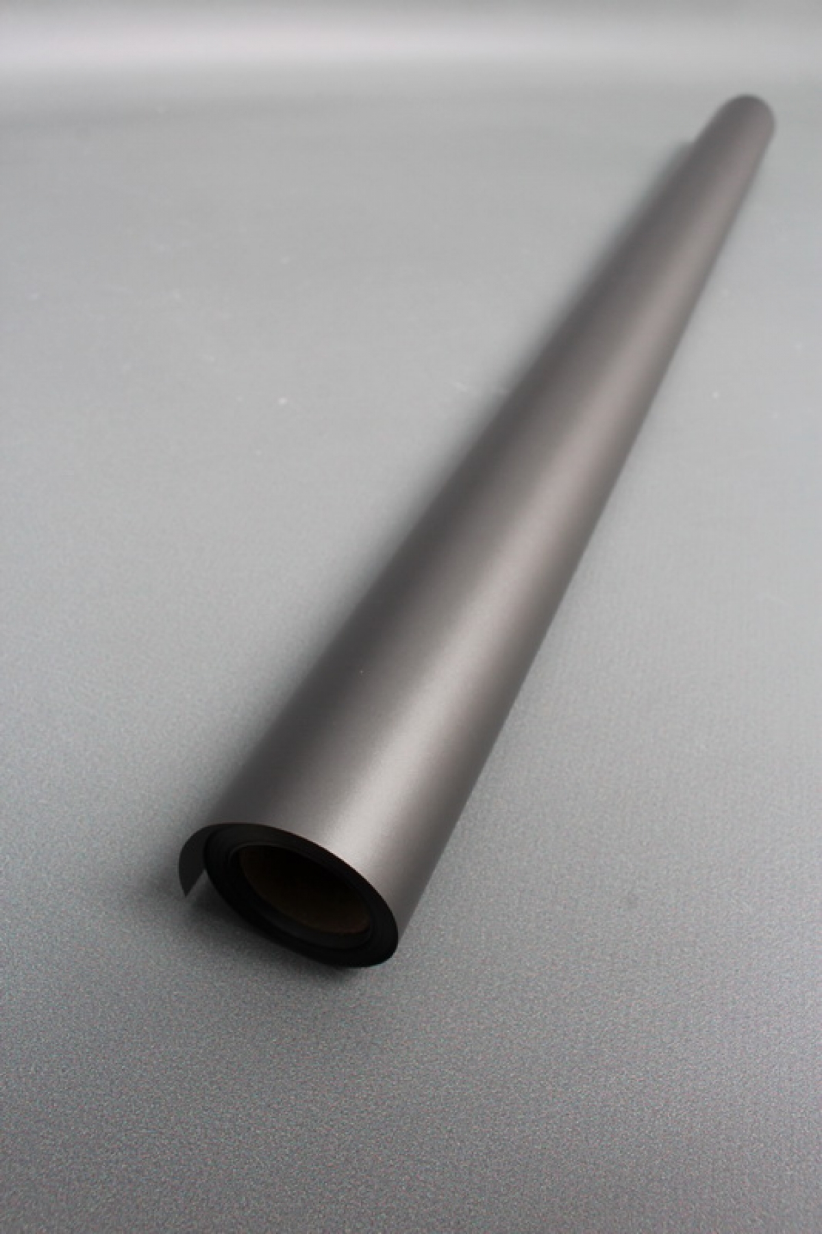 Флористическая пленка с перламутровым эффектом, 50 мкр, 57 см х 10 м, черный 7232М