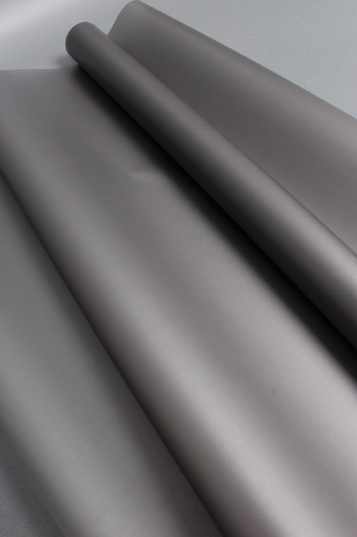 Флористическая пленка с перламутровым эффектом, 50 мкр, 57 см х 10 м, черный 7232М