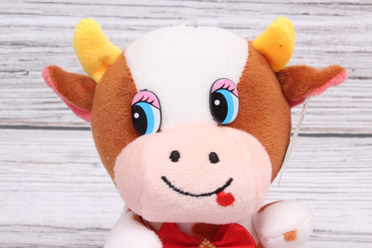 Игрушка мягкая (С) - Корова поющая в рыжих пятнах 20см  1020