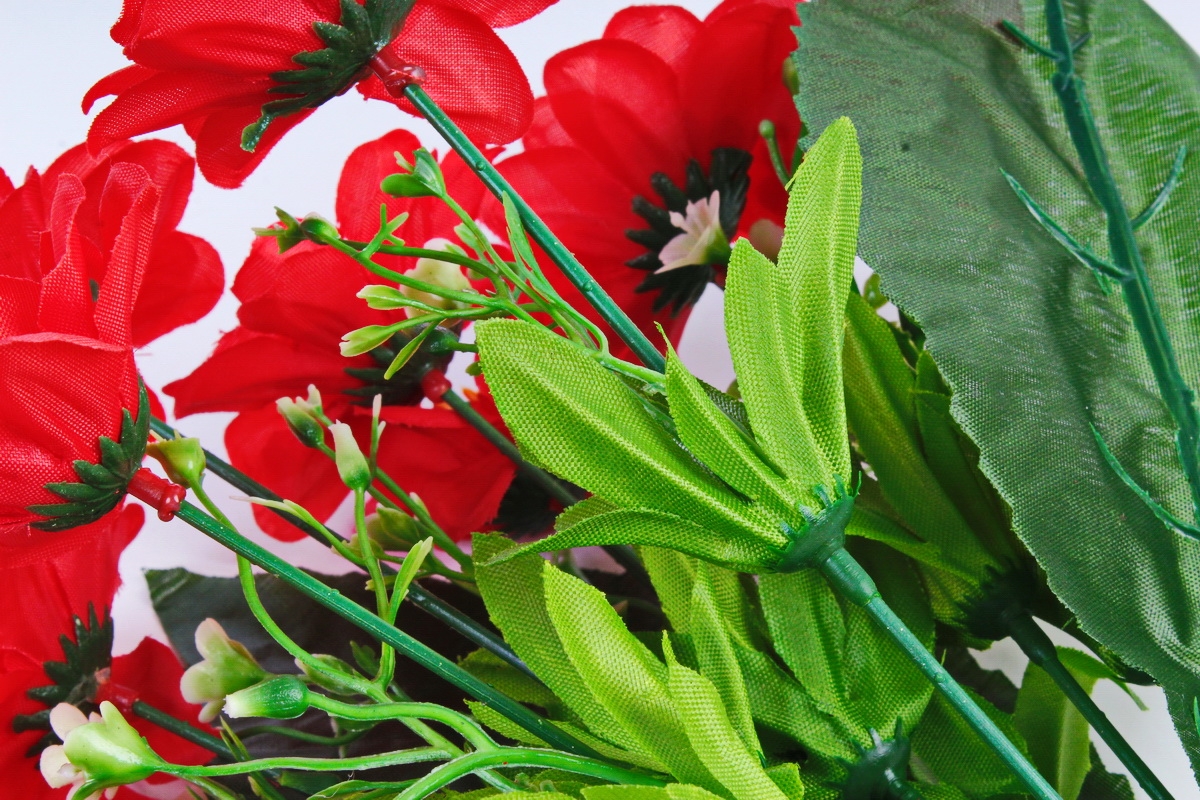 Искусственное растение - Азалия с гипсофилой красная