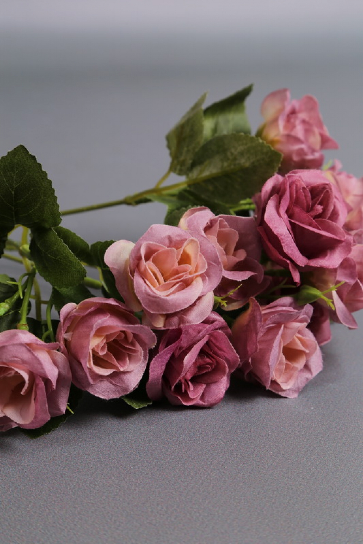Искусственное растение - Розочки миниатюрные с бутонами 30 см пепельная