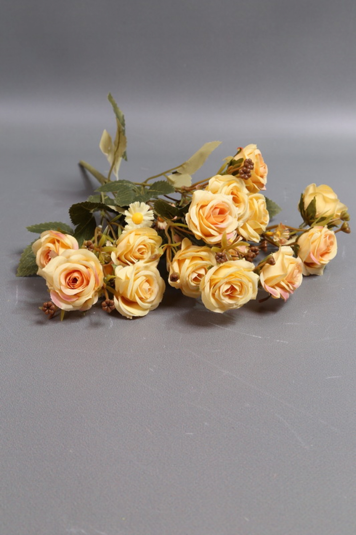 Искусственное растение - Розы дизайн желтая 40 см