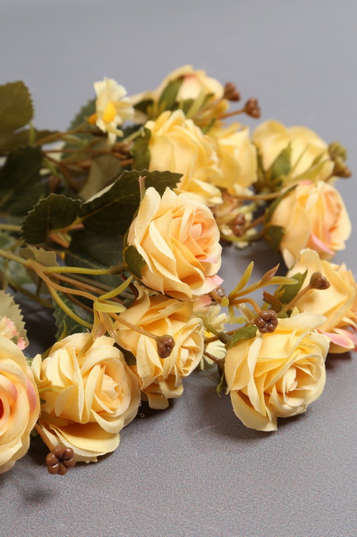 Искусственное растение - Розы дизайн желтая 40 см