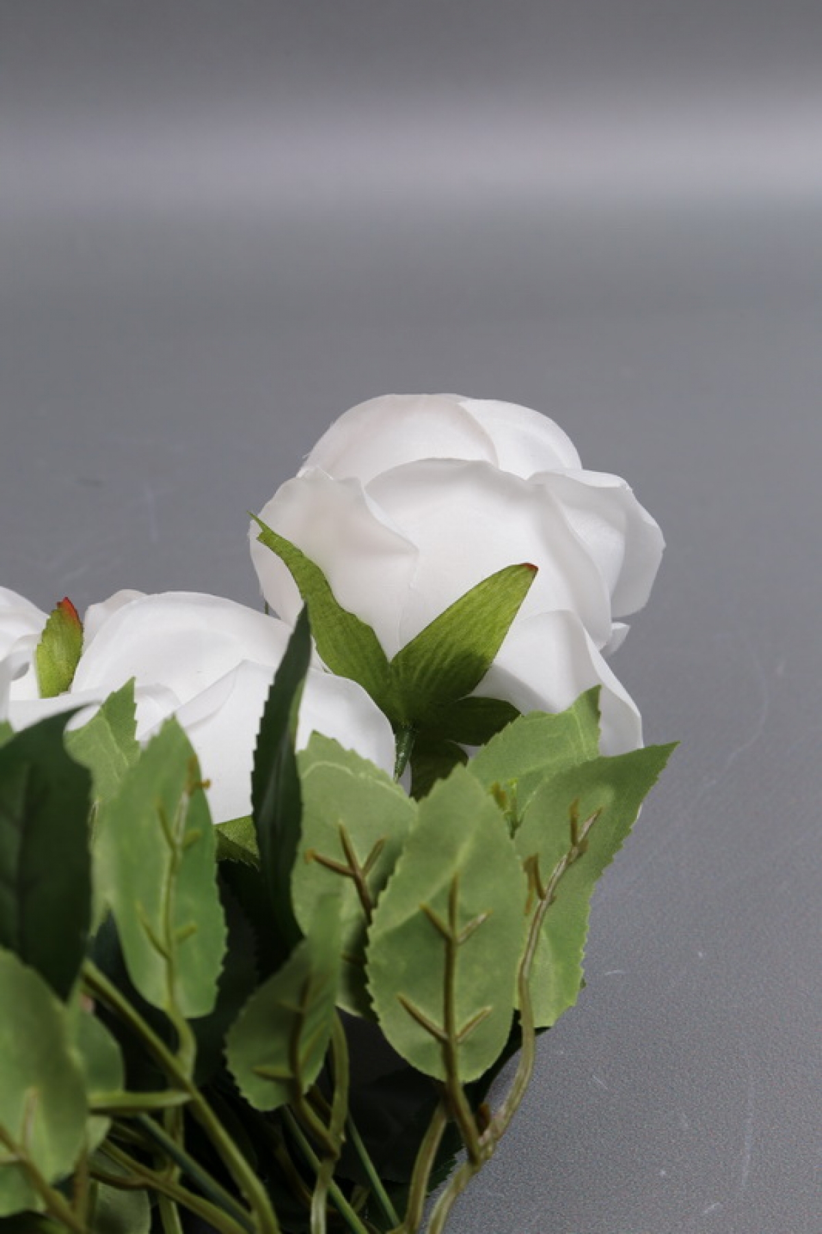 Искусственное растение - Розы Нежность 9 голов белые 42 см