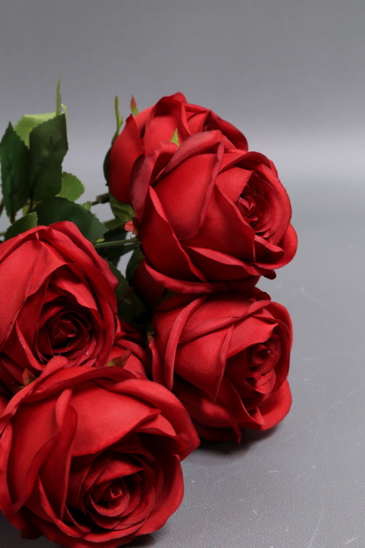 Искусственное растение - Розы Нежность 9 голов красные 42 см