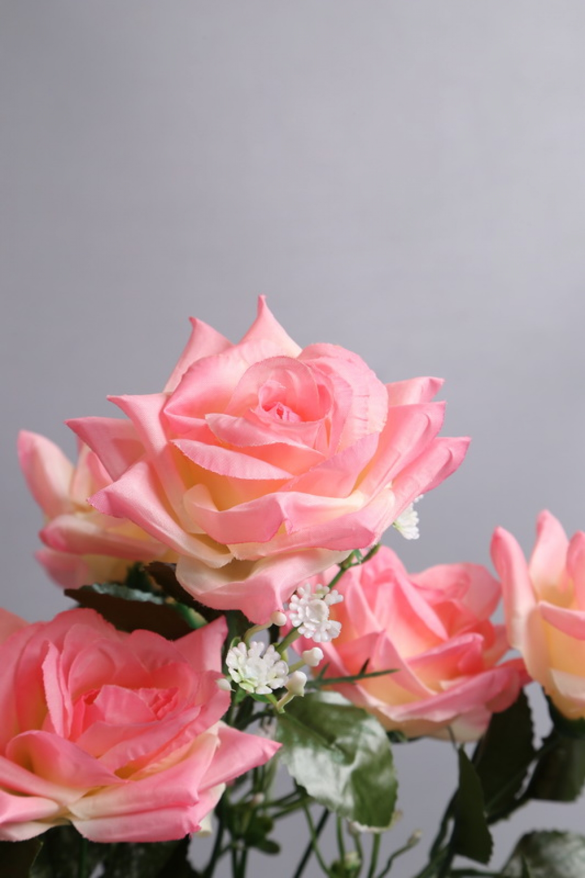 Искусственное растение -  Розы с гипсофилой 38 см бело-розовые