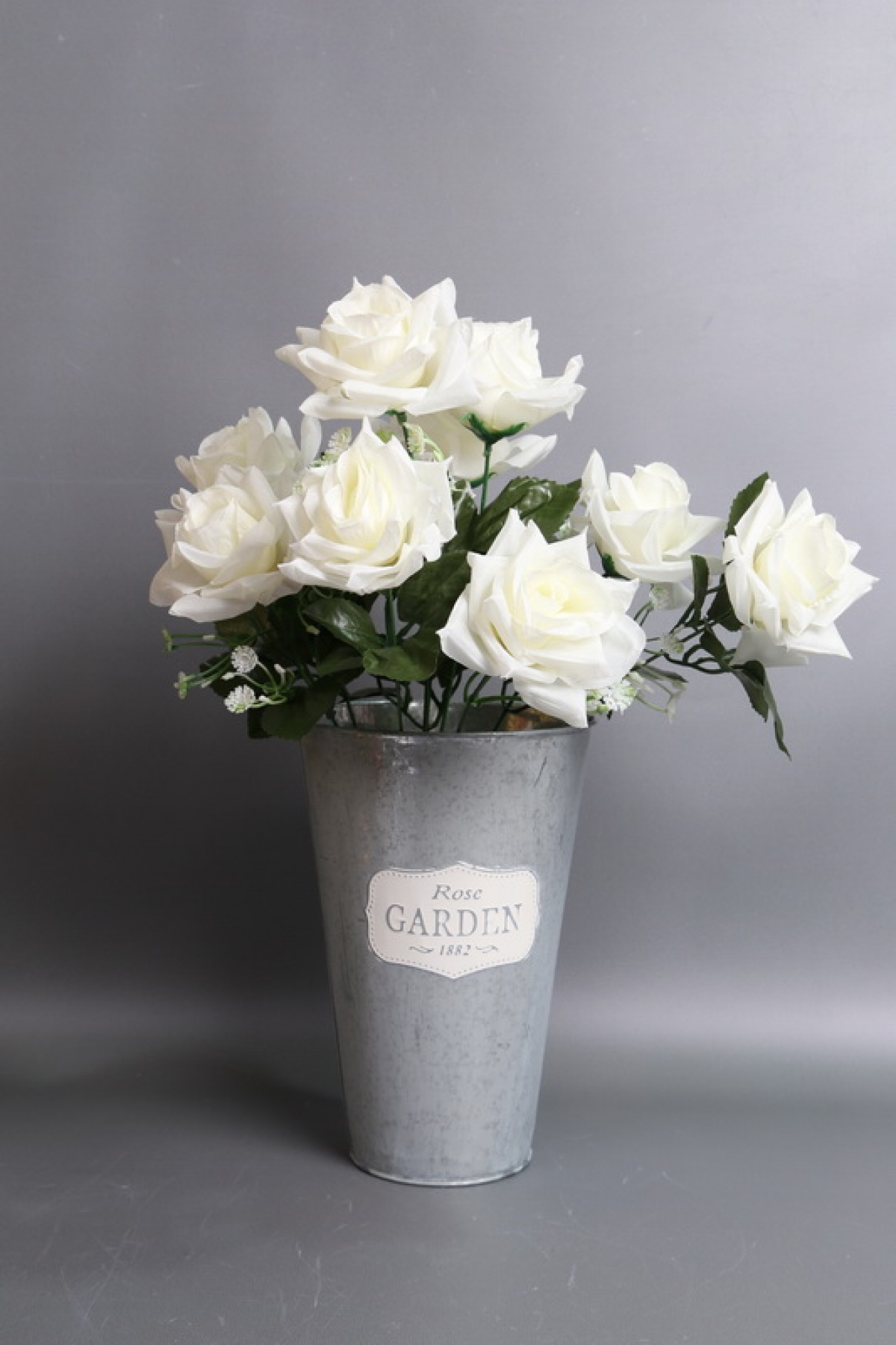 Искусственное растение -  Розы с гипсофилой 38 см белые
