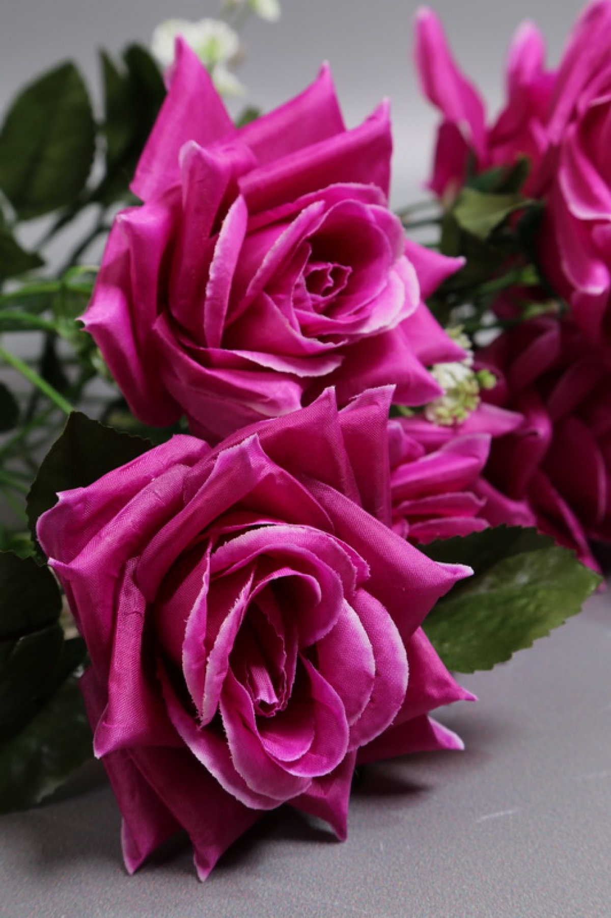 Искусственное растение -  Розы с гипсофилой 38 см пурпурные