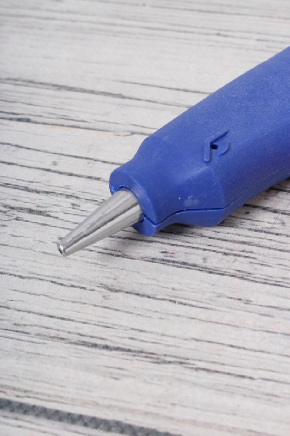 Клеевой термопистолет d 7мм мал. HOT MELT GLUE GUN с переключателем	12637843/синий