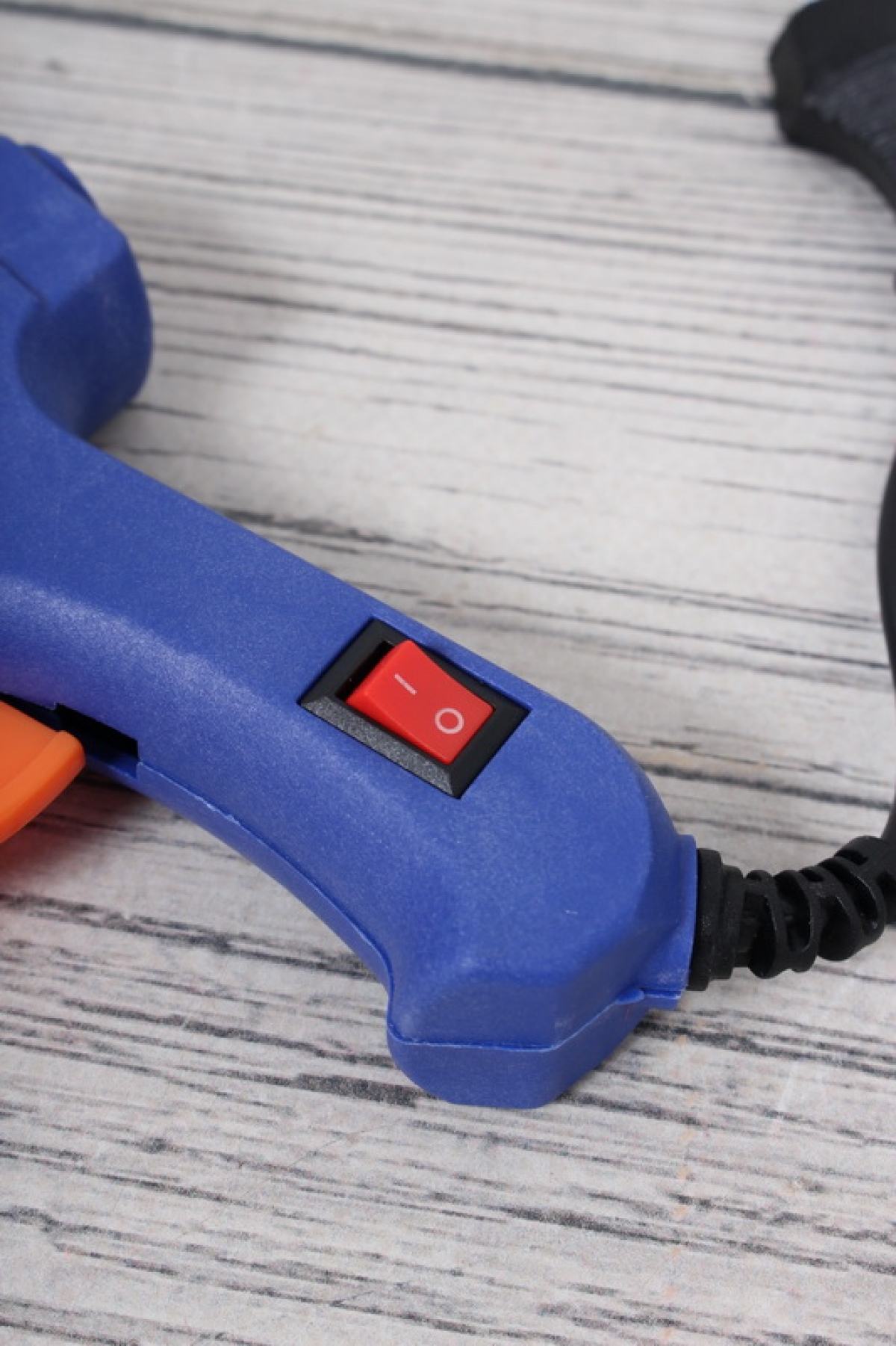 Клеевой термопистолет d 7мм мал. HOT MELT GLUE GUN с переключателем	12637843/синий