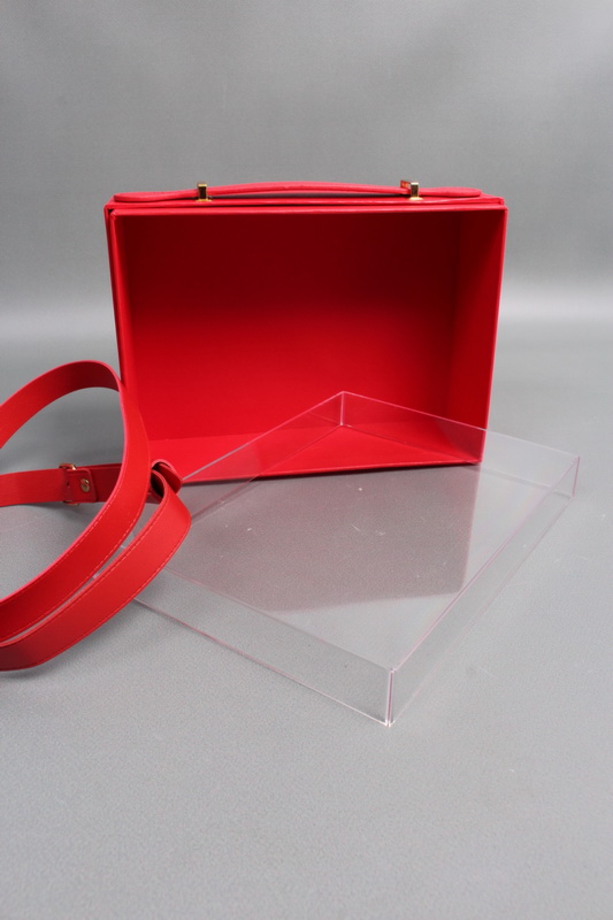 Коробка чемоданчик 23*18*9 см, 1 шт., красный. 2996М