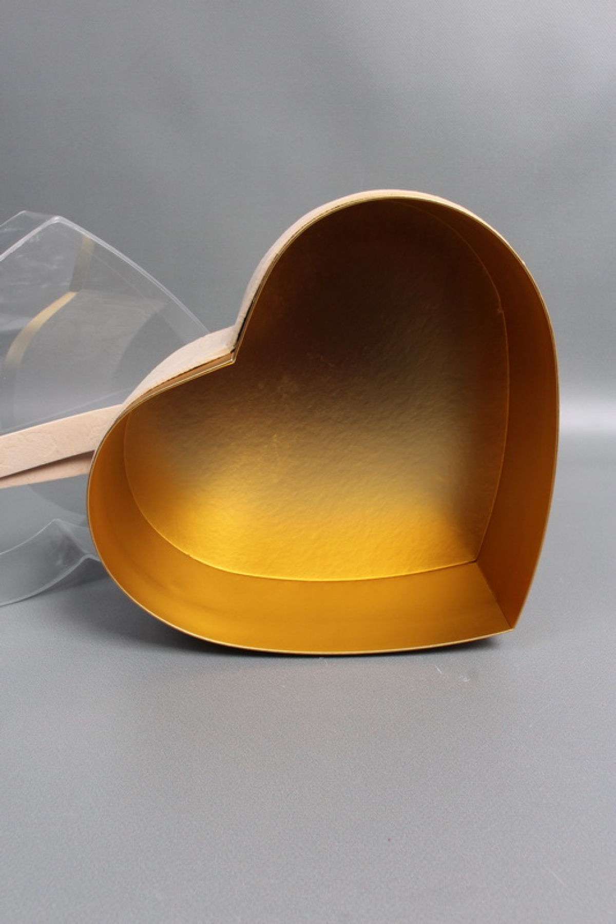 Коробка для цветов/подарков в виде сердца 25*23*14, 1 шт., кремовый  6242М