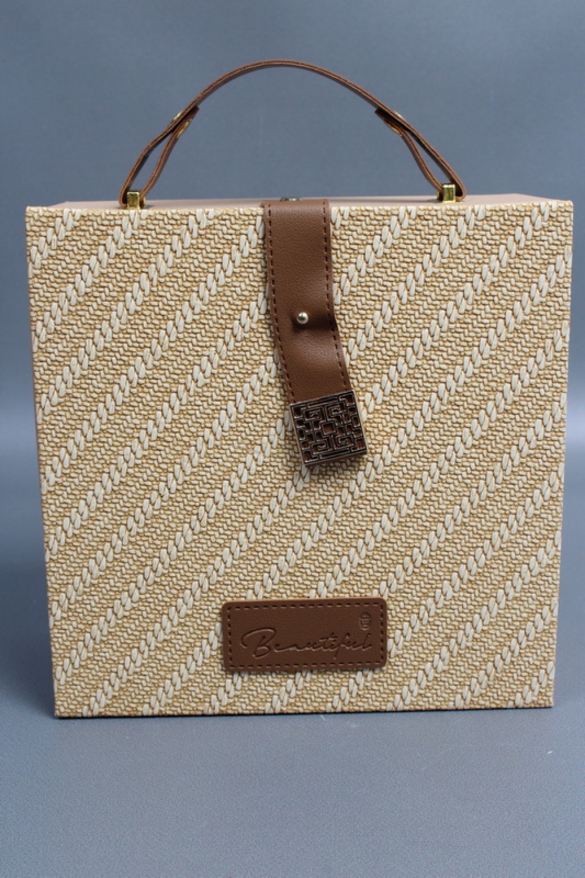 Коробка подарочная 20*20*9, бежевый 7980М