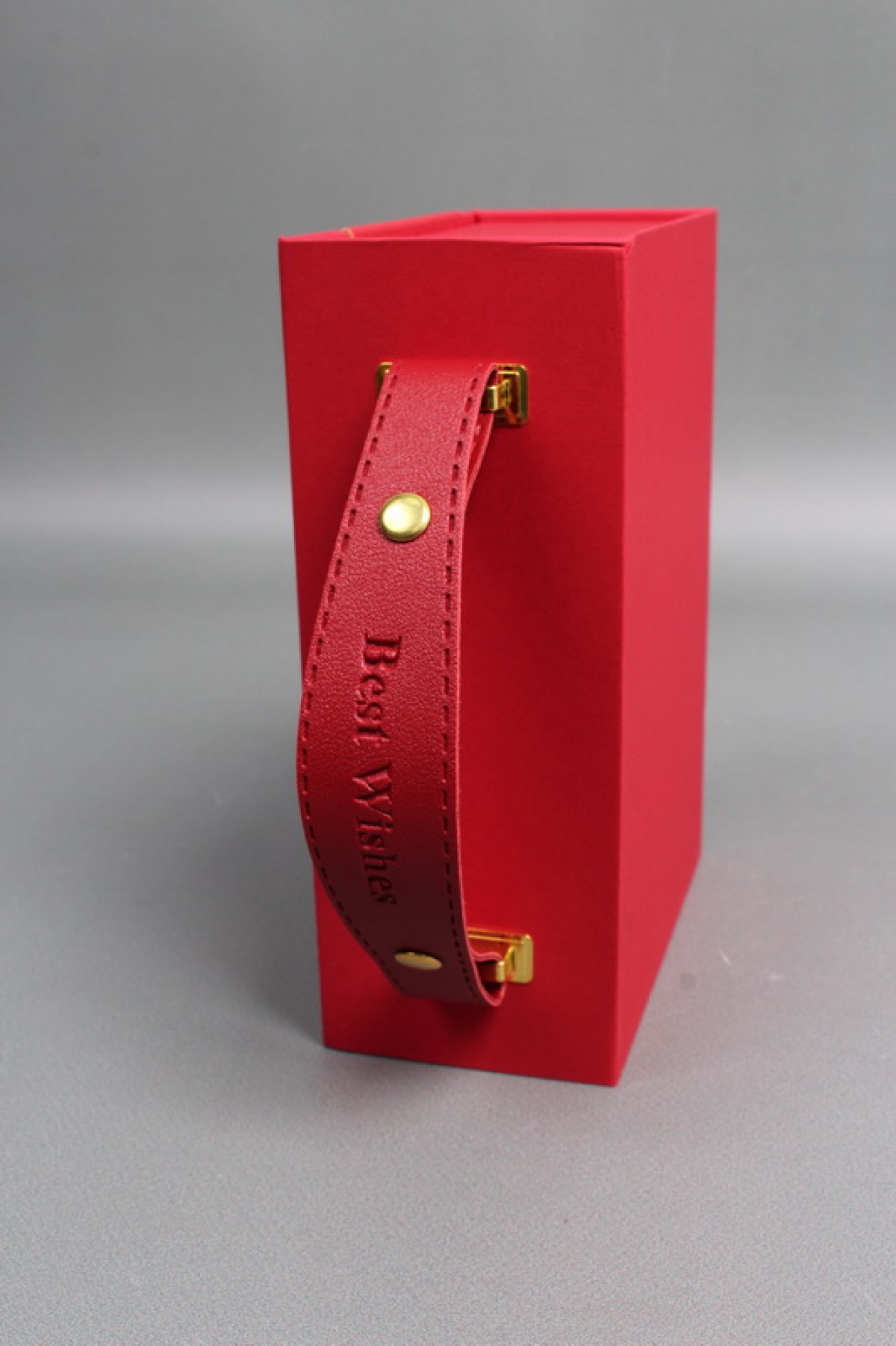 Коробка подарочная 18*13*7, красный  8055М