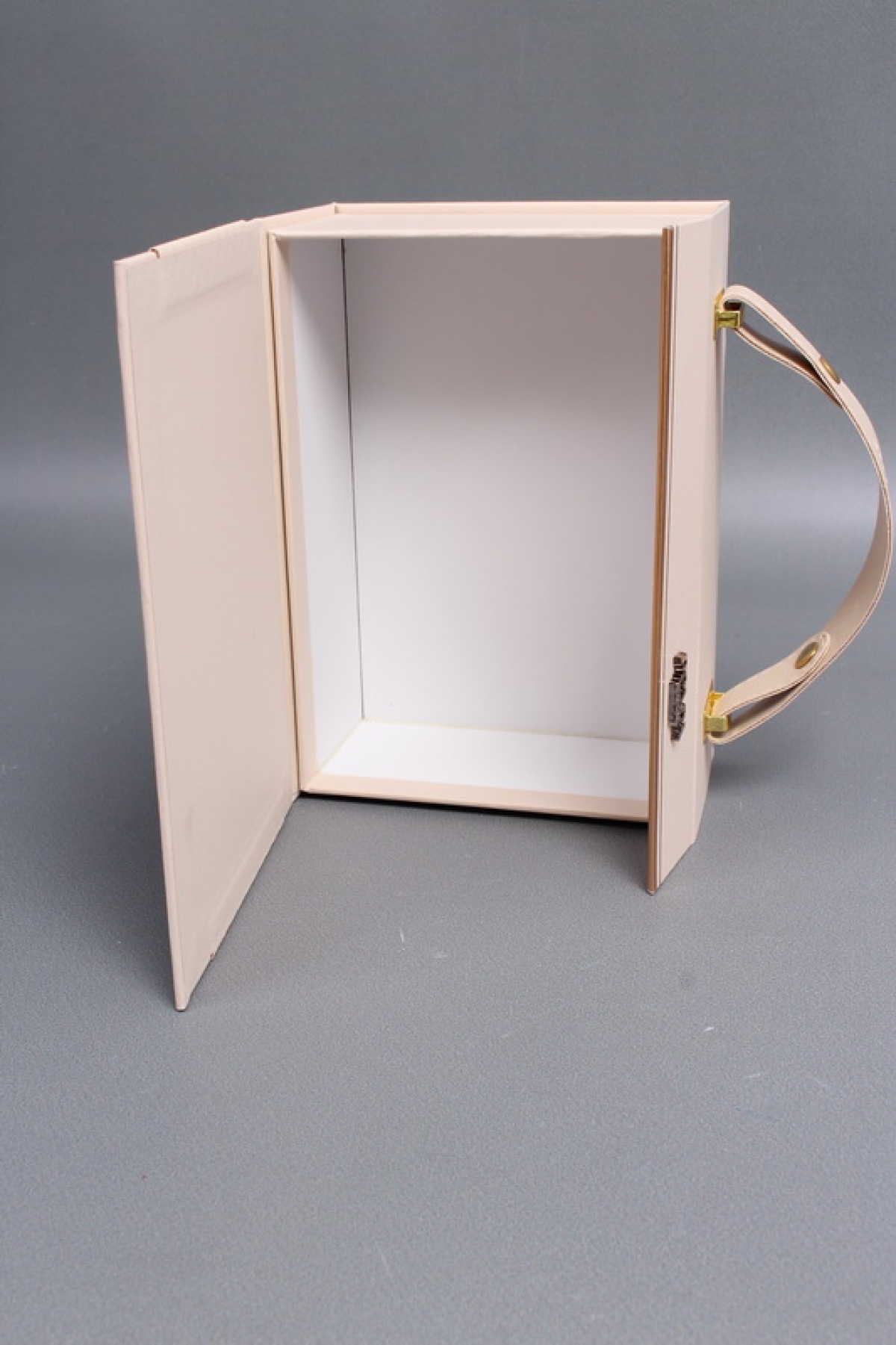 Коробка подарочная 18*13*7, шампань 8062М