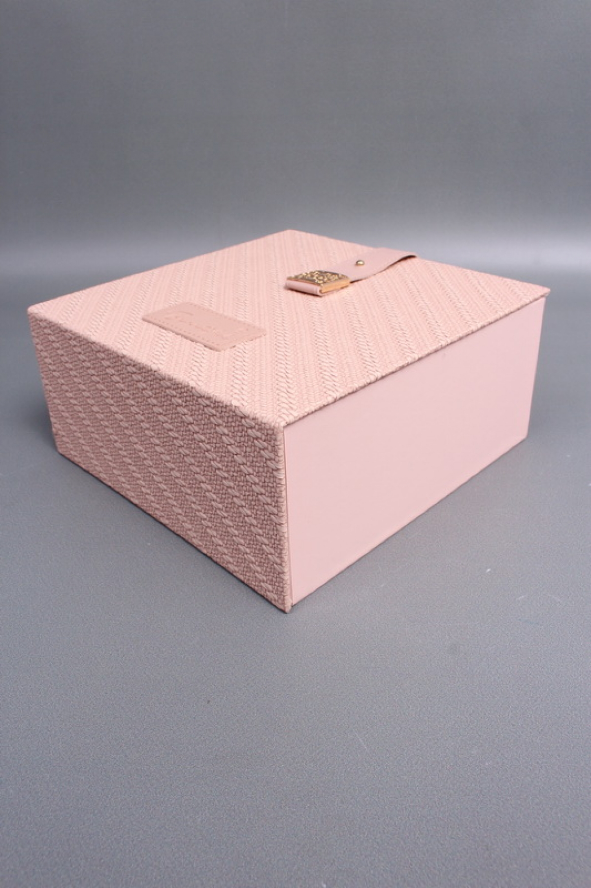 Коробка подарочная 20*20*9, св.розовый  7997М