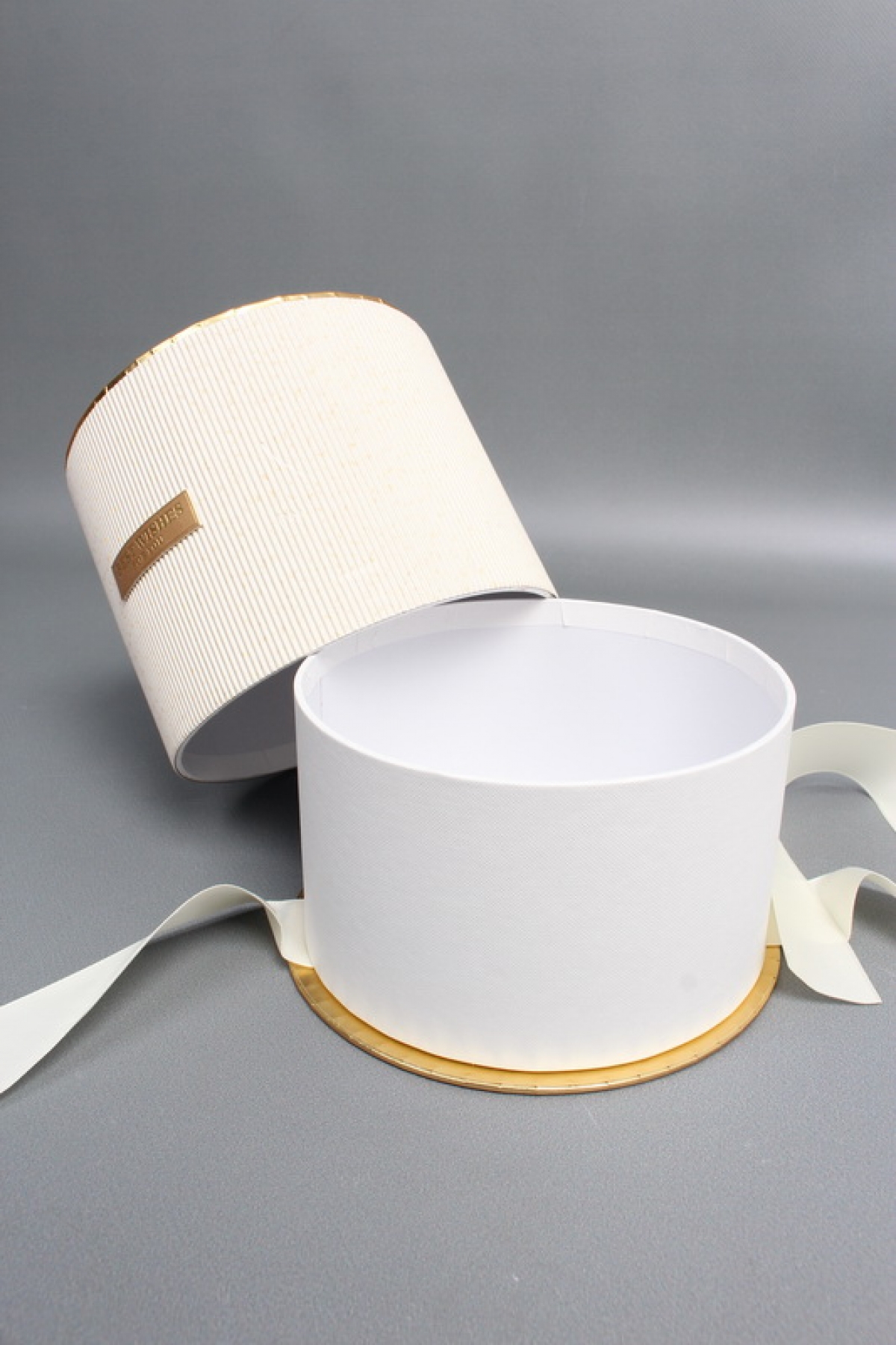 Коробка подарочная "Коллекция роскоши" D15,8*H12,6, 1 шт., молочный 6723М