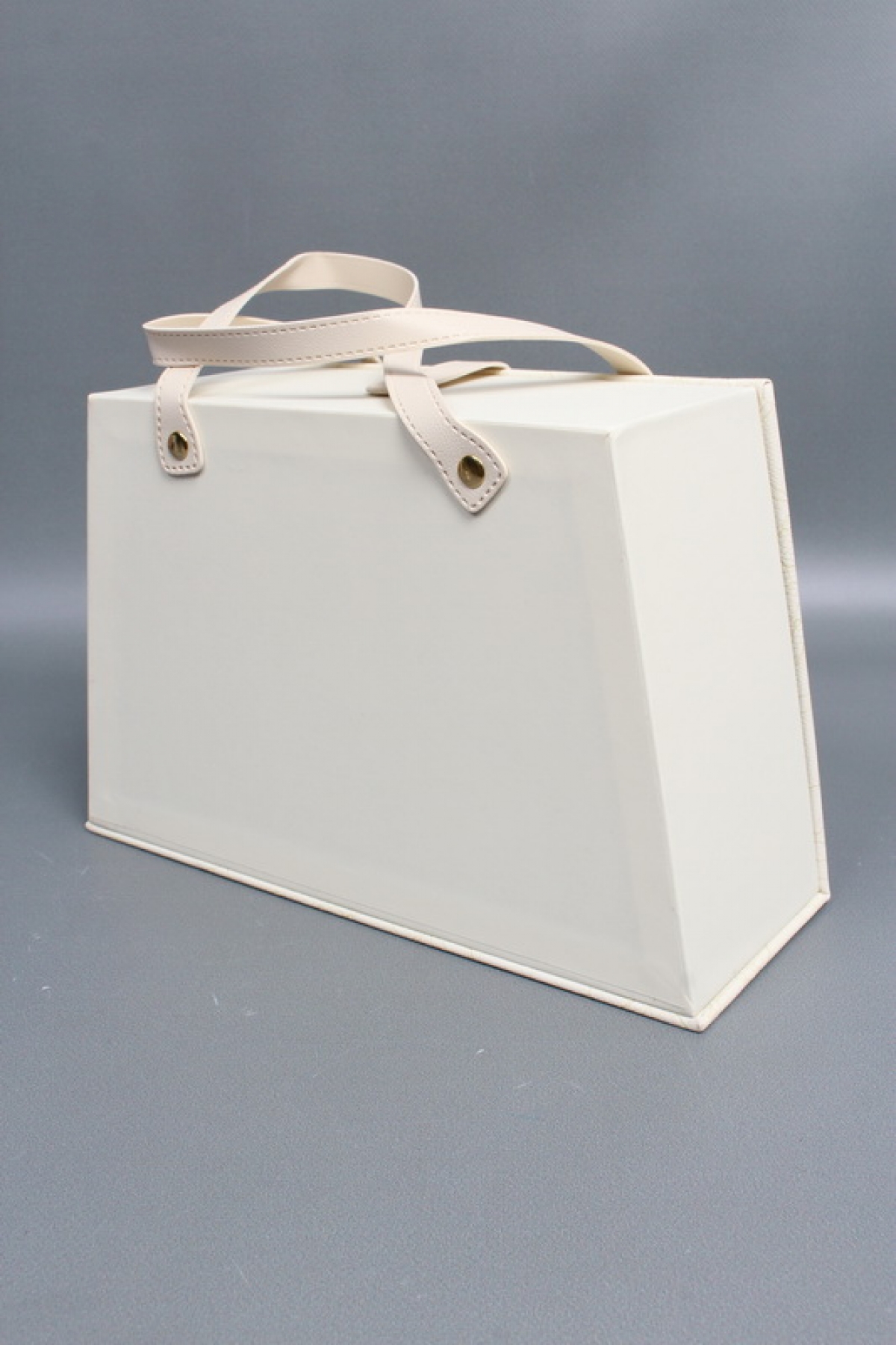 Коробка подарочная одиночная "Элегантность" шт - 28,2*10,2*18,5 см, молочный 6679М