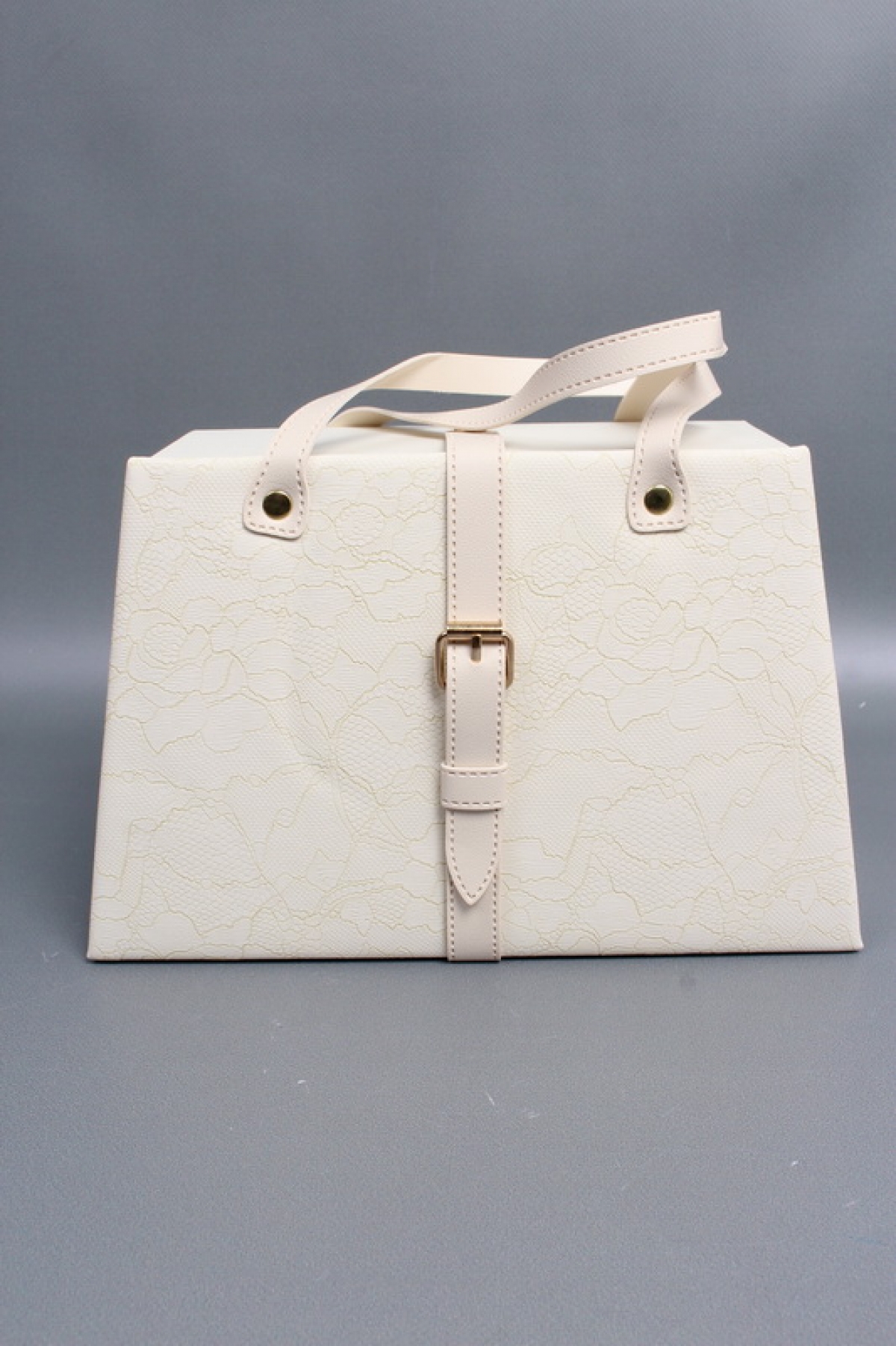 Коробка подарочная одиночная "Элегантность" шт - 28,2*10,2*18,5 см, молочный 6679М